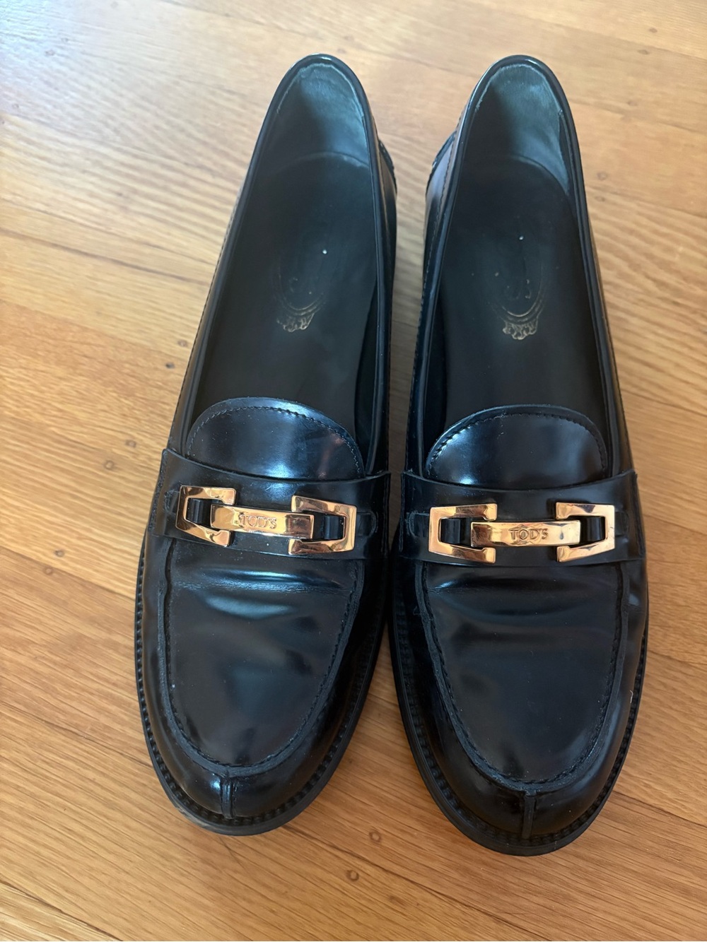 Vintage Tod’s black patent leather loafers